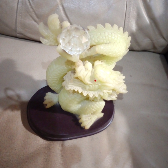 Vintage Dragon Statue (Glow In The Dark) - Picture 2 of 4